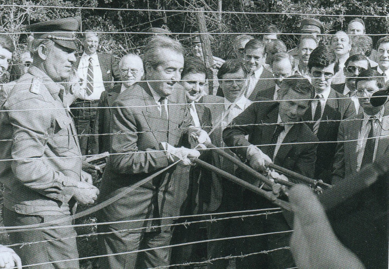 Der Fall des Eisernen Vorhanges - mit Alois Mock, österreichischer Außenminister, und Gyula Horn, ungarischer Außenminister. 