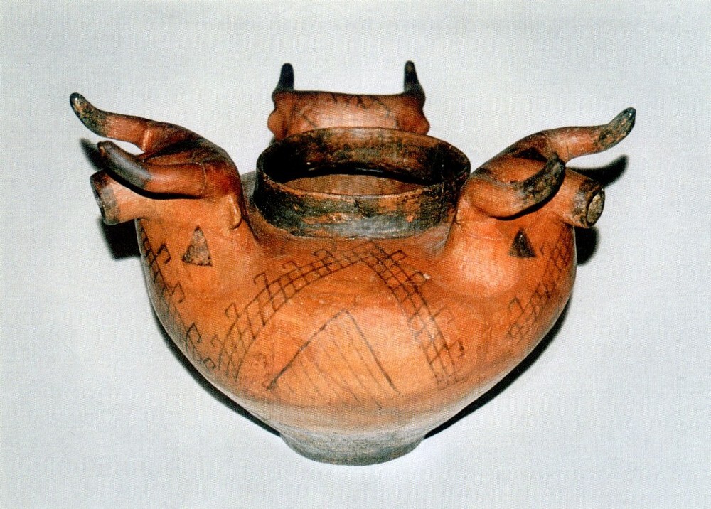 Zu sehen ist die berühme Stierkopfurne von Donnerskirchen.